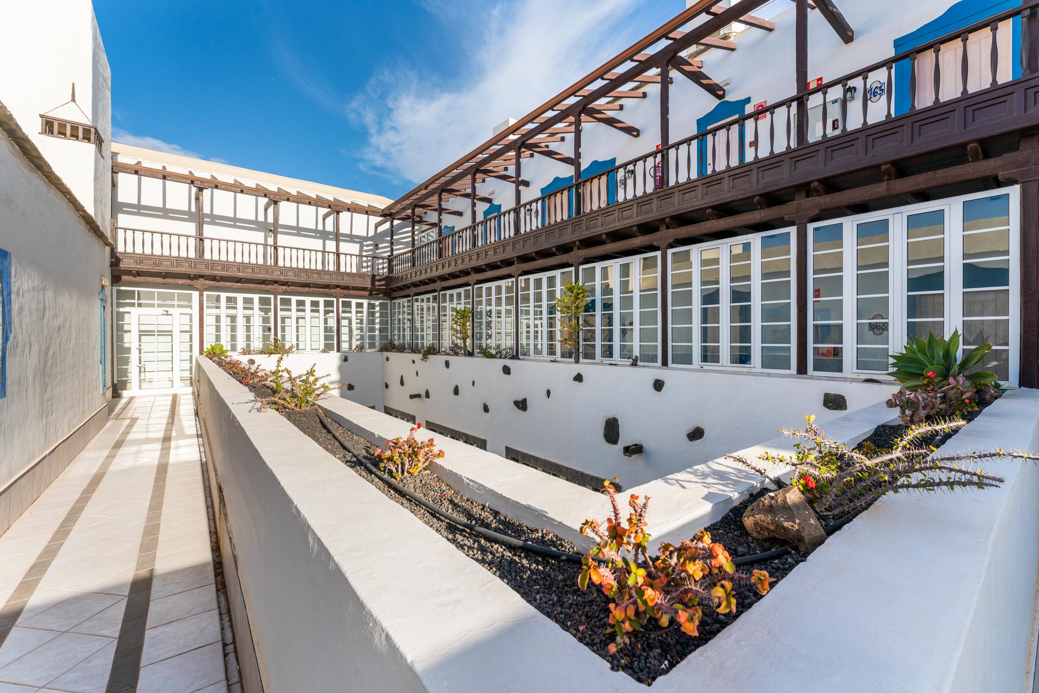 Hotel Livvo Volcan Lanzarote Playa Blanca  Ngoại thất bức ảnh