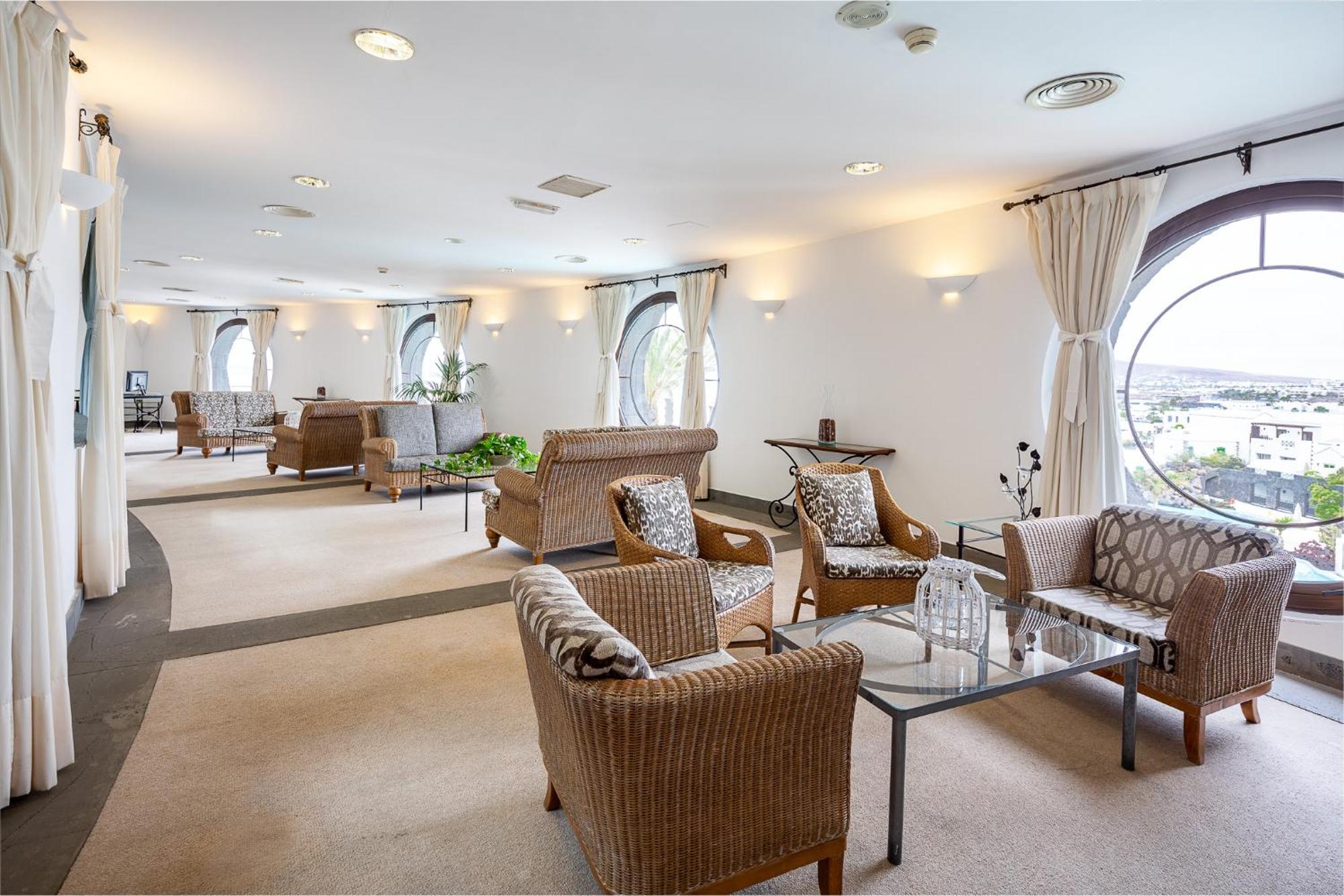 Hotel Livvo Volcan Lanzarote Playa Blanca  Ngoại thất bức ảnh